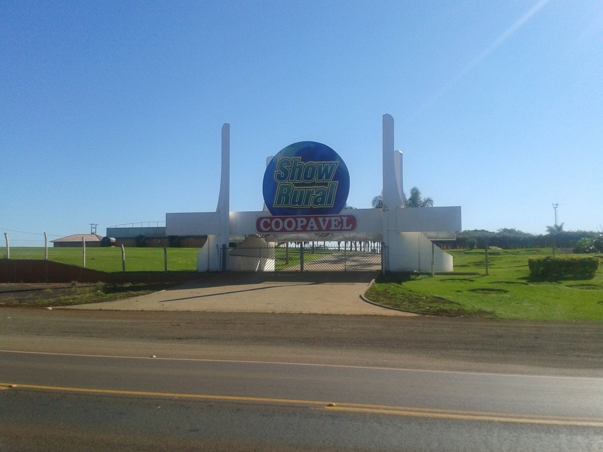 Pórtico de entrada do Show Rural Coopavel em Cascavel, Paraná