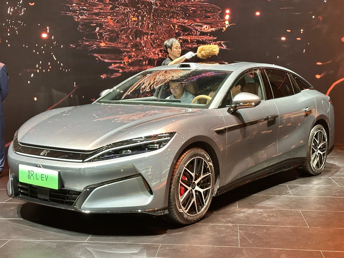 BYD Han L EV, primeiro sedã com recarga de 1 megawatt do Flash Charging