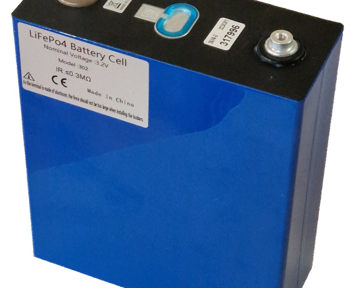Célula prismática de fosfato de ferro-lítio, a química LFP usada na bateria Blade da BYD