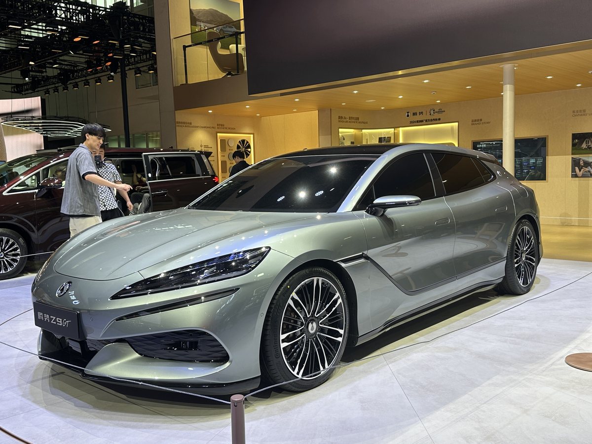 Denza Z9 GT, primeiro carro compatível com o Flash Charging da BYD vendido no Brasil