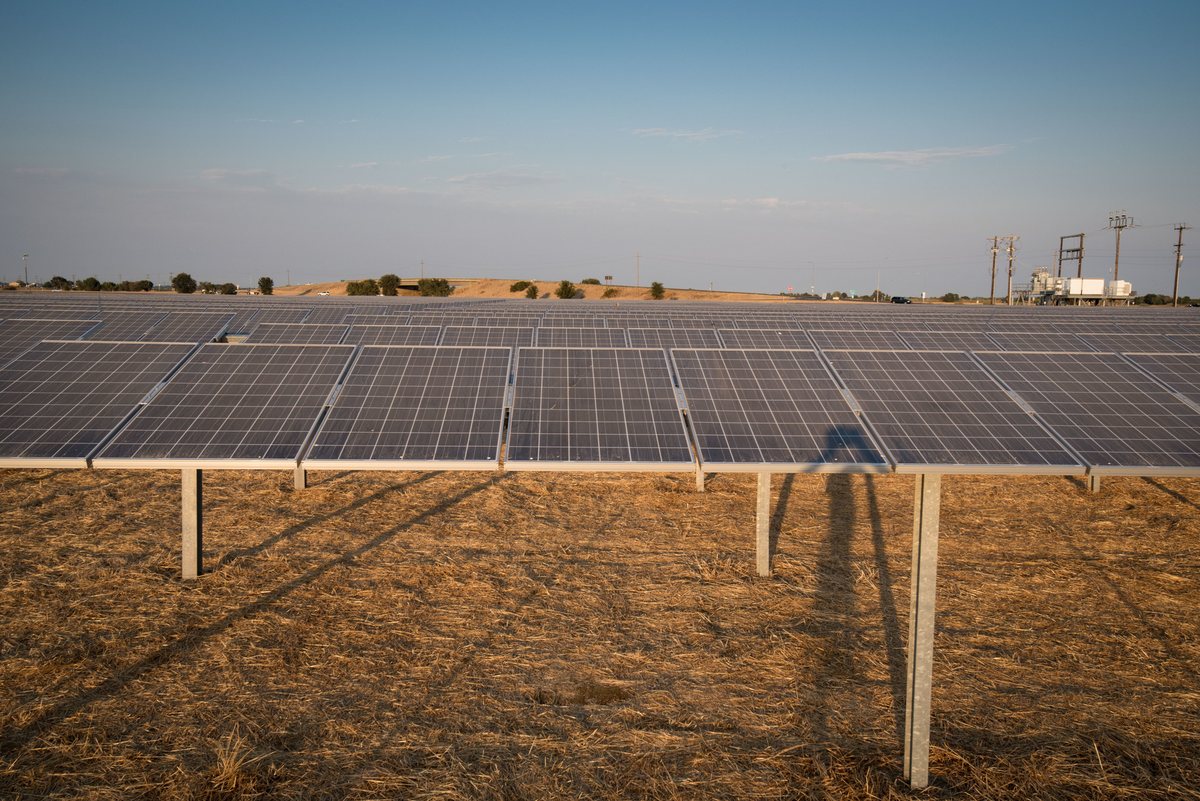 Usina solar fotovoltaica de solo, a escala de 1 MWp necessária para alimentar um carregador de megawatt sem bateria